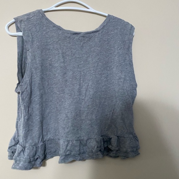 SOLD 3/$20 🧁Grey boho crop top - Picture 3 of 4